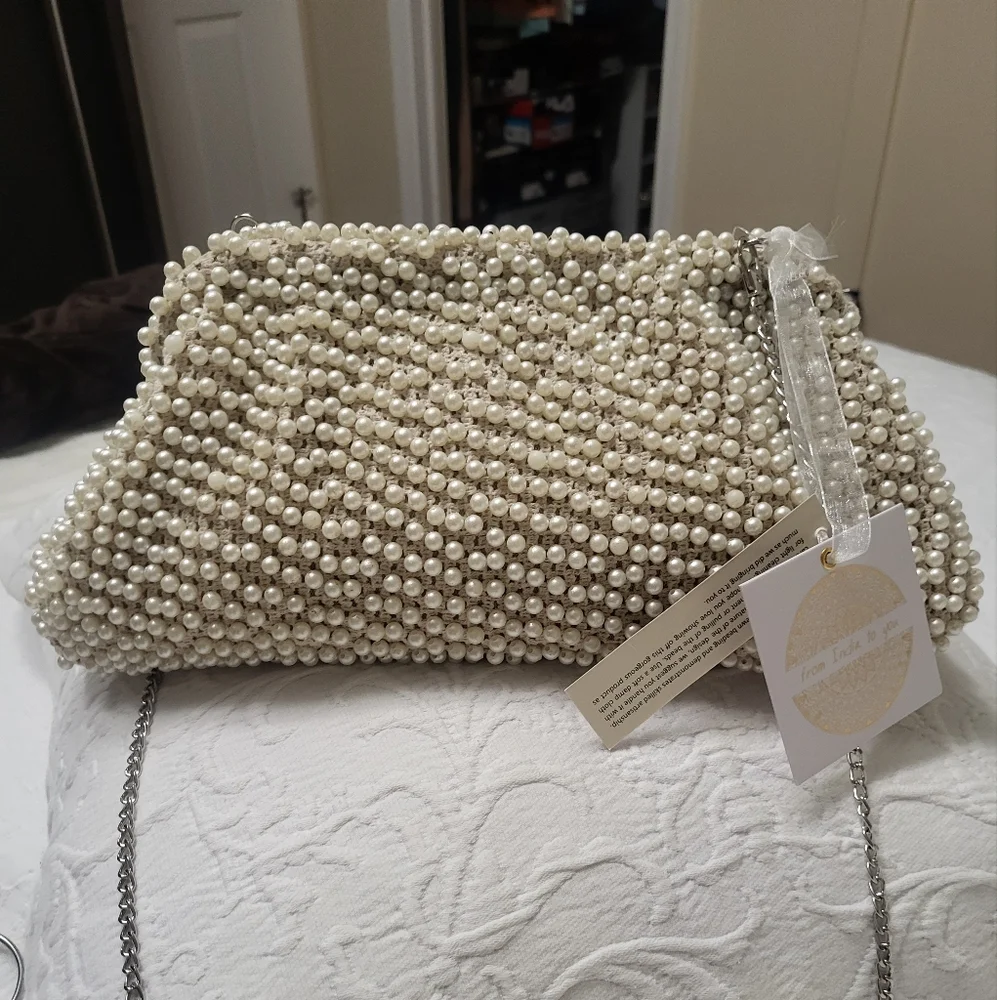 Elegant Cream Beaded Clutch with Curved Frame - Picture 4 of 15